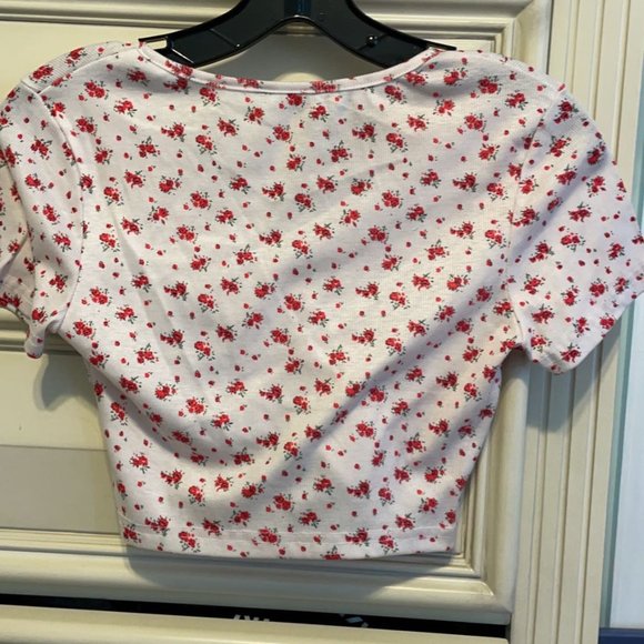 Two-Piece SHEIN White Floral Crop Top Set - Picture 6 of 7